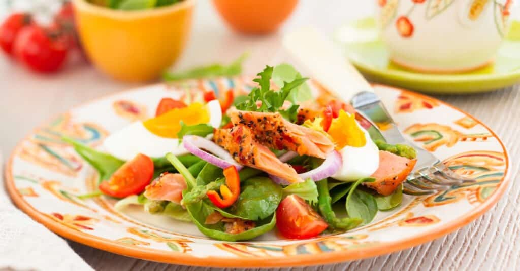 Salade de Saumon aux Œufs et Légumes Weight Watchers : Une Recette Fraîche et Nutritive