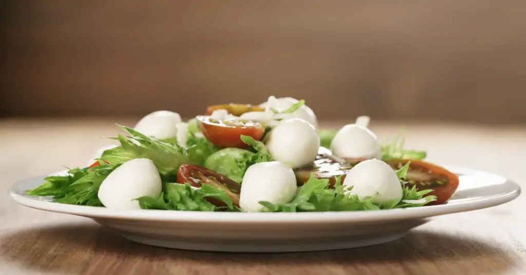 Salade de Tomate Mozzarella Laitue et Parmesan Weight Watchers : Fraîcheur et Légèreté