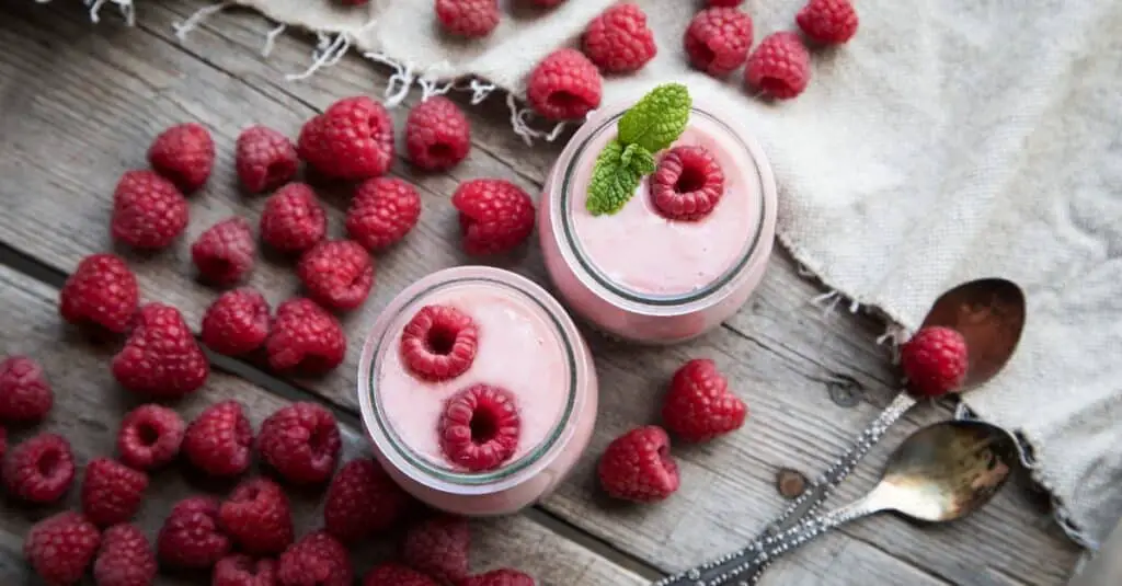 Smoothie Crémeux au Yaourt et Framboises au Thermomix : Une Boisson Rafraîchissante et Savoureuse