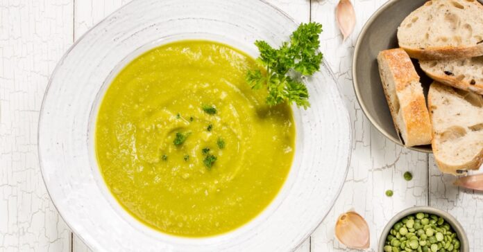 Soupe Maison de Pois Cassés à l'Ail Weight Watchers : Un Potage Réconfortant et Sain