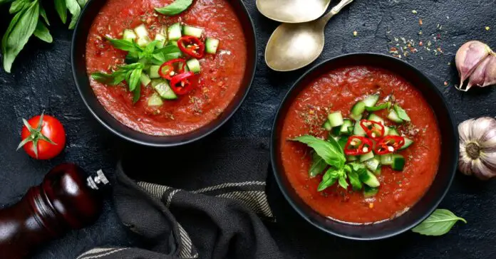 Soupe froide de tomates au céleri au Thermomix : Une Délicieuse Fraîcheur d'Été