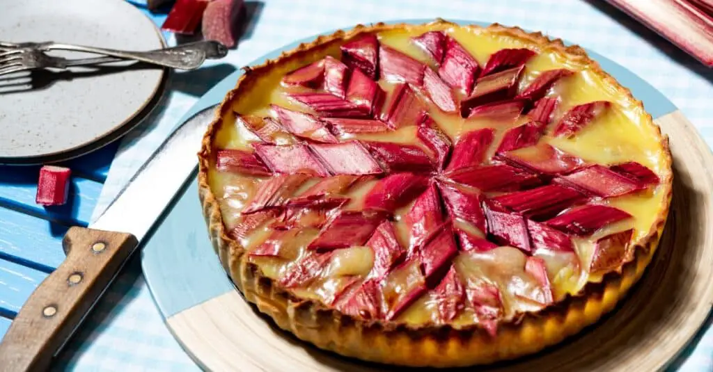 Tarte à la Crème Anglaise et Rhubarbe au Thermomix : Un Délice Fruitée et Crémeux