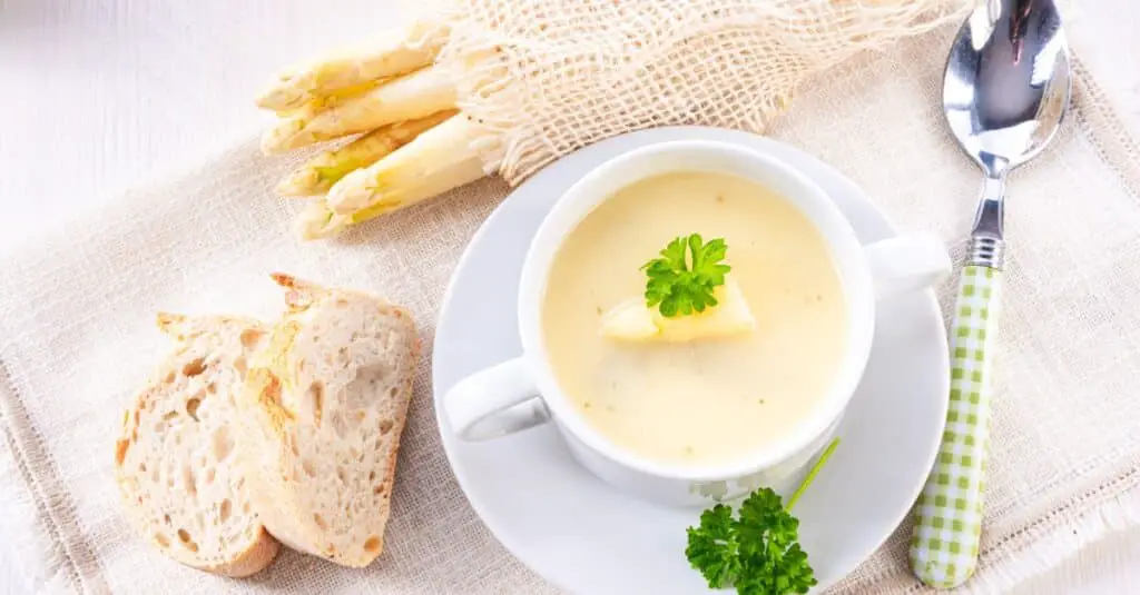 Velouté d'Asperges Blanches Crémeux au Thermomix : Un Délice Raffiné