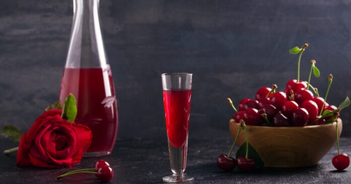 Liqueur Alcoolisée aux Cerises au Thermomix : Un Élixir Fruité et Raffiné