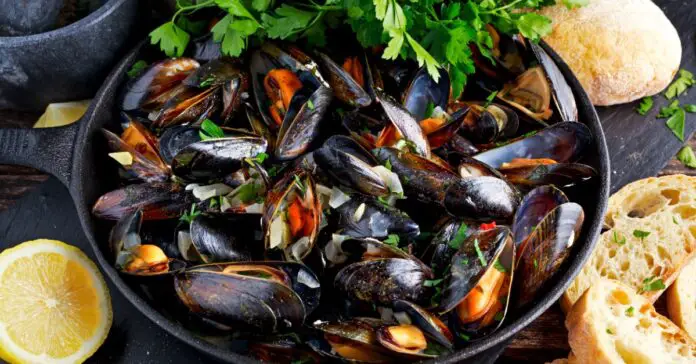 Moules aux Herbes Beurre et Citron au Thermomix : Un Plat de Fruits de Mer Savoureux