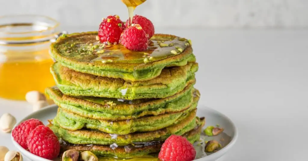 Pancakes au Thé Matcha avec Pistaches et Miel au Thermomix