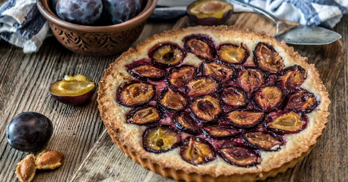 Tarte à la Poudre d'Amande et aux Prunes au Thermomix : Un Délice Fruité et Croquant