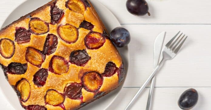 Clafoutis à la Poudre d'Amande et aux Prunes au Thermomix : Un Dessert Moelleux et Fruité