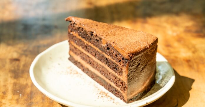 Gâteau Quatre Étages au Chocolat Noir au Thermomix : Une Gourmandise Délicate et Intense