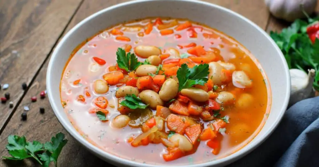 Soupe aux Haricots Blancs et Carottes au Thermomix : Un Bol de Chaleur et de Confort