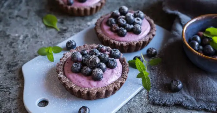 Tartelettes Chocolat Garnies de Mousse de Myrtille au Thermomix : Un Dessert Élégant et Fruité