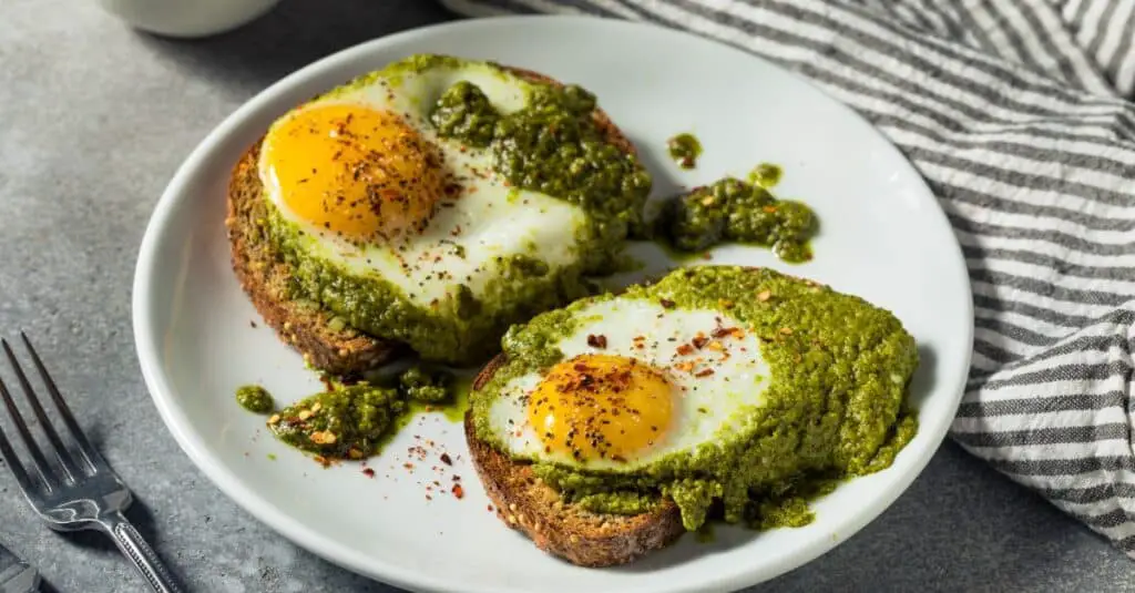 Toast au pesto et aux œufs plats Weight Watchers